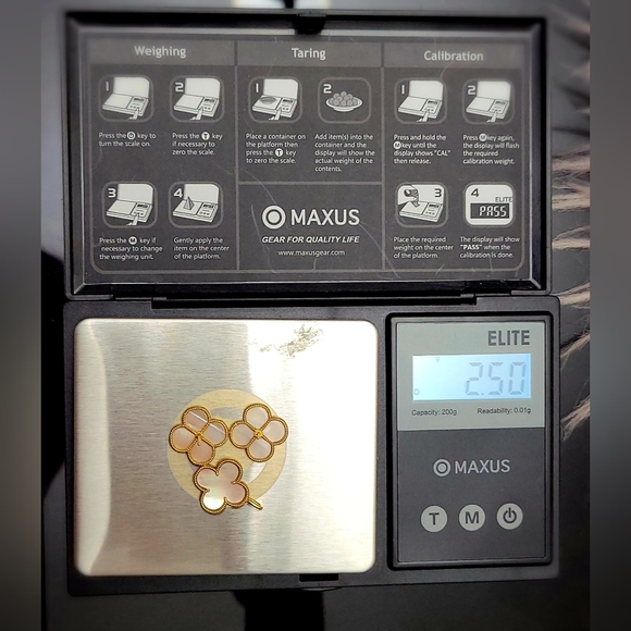 Set of Clover Earrings and Pendant only, Mother of Pearl Pinkish Tone 18K - Picture 11 of 14